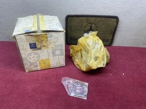 Mercedes Benz Water Pump A1042003101 NOS - Foto 1 di 11