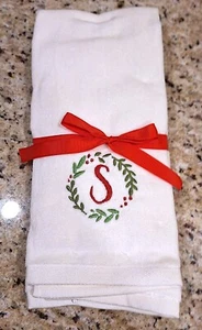 Neu ohne Etikett weiß Baumwolle Handtücher Weihnachtskranz monogrammiert "S" 2er Pack - Bild 1 von 5