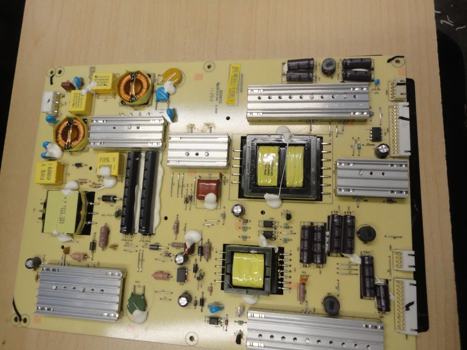 PLACA FUENTE ALIMENTACIÓN HANNSPREE 795551400500R PARA MODELO HSG1131.  Foto 1 de 1