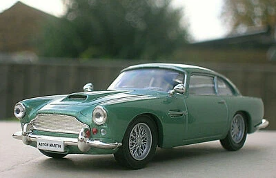 ASTON MARTIN DB4  scala 1/43 in blister - Immagine 1 di 3
