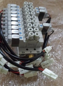 SMC SS5Y3-20-09 MANIFOLD MIT X6 SY3120-5LZ-C4 MIT X3 SY3220-5LZ-C4 MAGNETVENTILEN - Bild 1 von 2