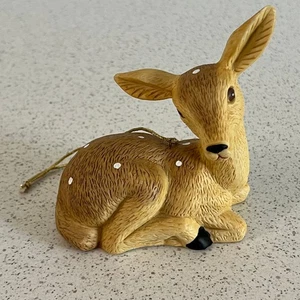 Vintage 4" Reindeer Laying Down Christmas Ornament Figurine Porcelain Ceramic - Picture 1 of 6