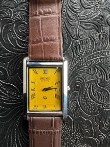 RARE YELLOW DIAL WITH SILVER CASE Vintage Seiko Slim Quartz Men’s Wrist Watch - Picture 1 of 4