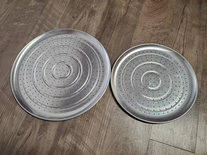 Ekco Aluminium 15,75" & 12,75" perforierte Pizzapfannen - Bild 1 von 15
