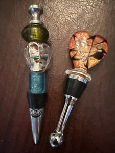 Tappi per bottiglie di vino in vetro artistico fuso (2), cuore e pila di perline - Foto 1 di 8