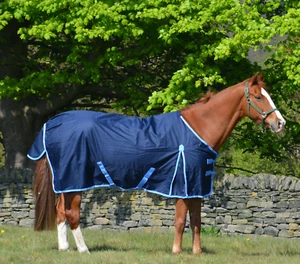 Turners Navy Waterproof 600d Lightweight Horse Turnout Rug 100g Fill 5'3"-6'9" - Picture 1 of 4