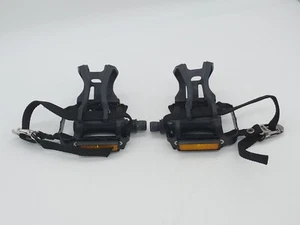 WELLGO Flat Pedals M085 with Toe Straps Bycycle Pedals Great Condition !! - Picture 1 of 4