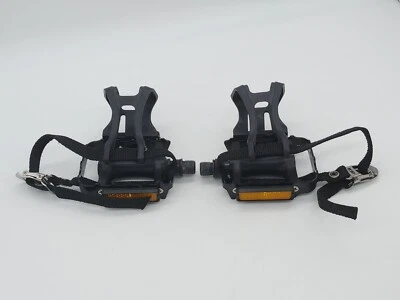 WELLGO Flat Pedals M085 with Toe Straps Bycycle Pedals Great Condition !! - Image 1 of 4
