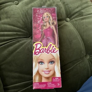 Barbie Glamour Glitz Barbie Abito Rosa T7580 Nuovo - Foto 1 di 4