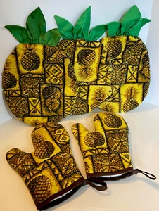 MCM Porta ollas y Guantes Acolchados Piñas Amarillo Negro Oro Verde ~ Juego de 4 - Imagen 1 de 5