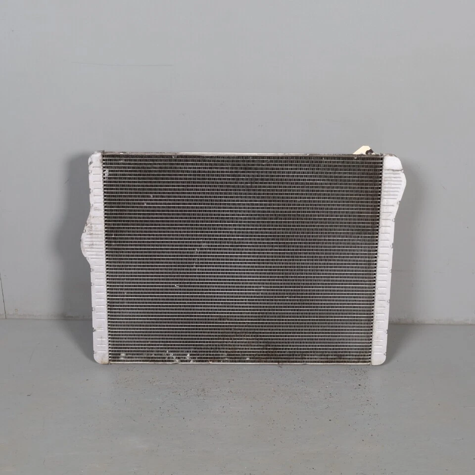 2010-2016 BMW 550i 650i Radiator 17117601831 OEM Used - Изображение 1 из 4
