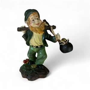 Vintage-Stil Kobold Figur mit Topf aus Gold handbemalt St. Patrick’s - Bild 1 von 2