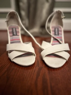 Zapatos Rialto blancos para mujer talla 8 1/2 Foto 1 de 4