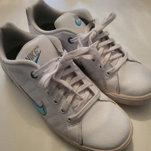 Nike 2009 Court Tradition 2 Tennisschuhe Turnschuhe Damengröße 7 weiß 315161-942 - Bild 1 von 9