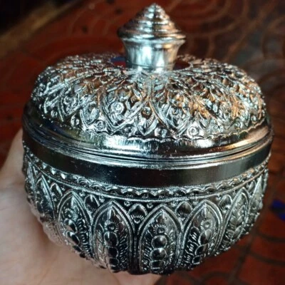 1X Vintage Aluminio Tailandés Raro Diseño de Cuenco Tradicional con Tapa 4 Pulgadas. Foto 1 de 4