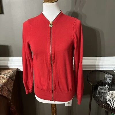 Cárdigan suéter Michael Kors rojo con cremallera. Talla XS. Tirador insignia MK decorativo Foto 1 de 4