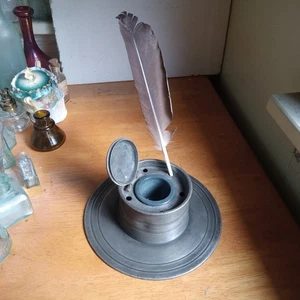 1700s EARLY PEWTER SHIP'S CAPTAIN INKWELL W/ORIGINAL PONTILED POTTERY INK BOTTLE - Picture 1 of 9