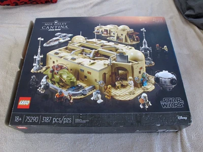 LEGO 75290 Star Wars MOS Eisley Cantina Set - Image 1 of 4