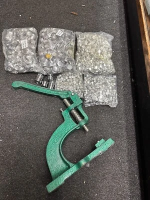 COVER BUTTON MULTI FUNCTION PRESS COVER HAND MACHINE + 3 DIES + 3000 BUTTONS - Image 1 of 4