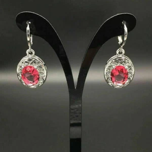 Pendientes con halo de diamantes rubí rojo corte ovalado creados en laboratorio de 4 quilates acabado en oro blanco de 14 quilates - Imagen 1 de 3
