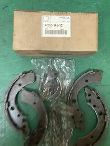 Honda 43053-SA5-307 Shoe Kit, Rear Brake OEM - Picture 1 of 6