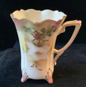 RS Prussia Tazza da Tè Caffè Rosa Fiore Vite Rose Bianche con Piede Oro - Foto 1 di 13