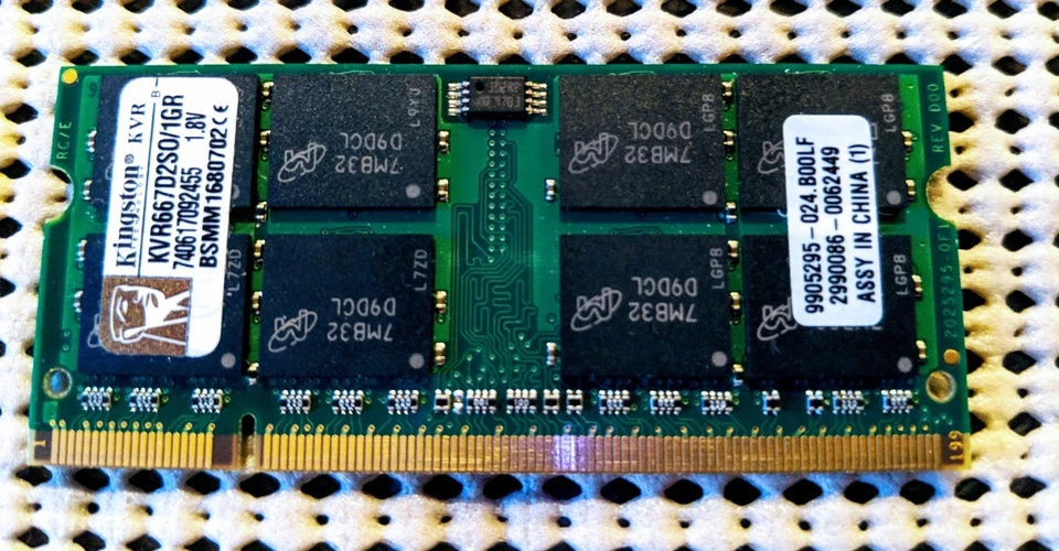 Kingston PC2-5300 1GB SO-DIMM 667 MHz DDR2 SDRAM Laptop Memory (KVR667D2SO/1GR) - Image 1 of 1