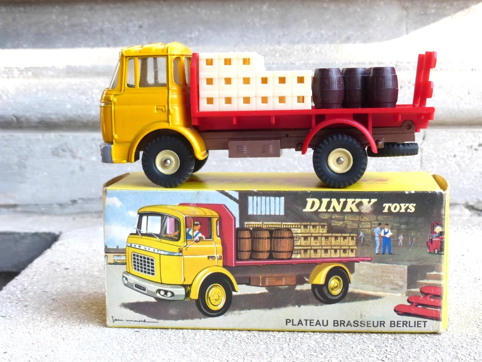Dinky Toys # 588 Gak Berliet Plateau Brasseurs Brewery Truck - Immagine 1 di 4
