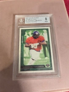 Tarjeta de fútbol americano graduada 8,0 casi nueva MT 2001 Crown Royale novato #8 Ladainian Tomlinson - Imagen 1 de 4