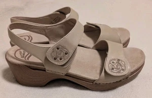 Dansko Womens Size 11 (EU 42) Sand Tan Sandal Sonnet Open Toe S38 - Picture 1 of 5