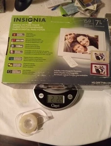 INSIGNIA Digital Picture Frame 15:9 7" Screen, Model NS-DPF7WM-09 - Picture 1 of 7
