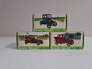 VINTAGE MINIATURE CARS SERIES SCALE MODELS LOT OF 3~ 50*54*42 - Picture 1 of 16