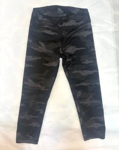 ATHLETA GIRL PRINTED CAPRI PANT SIZE M (8-10) - Picture 1 of 3