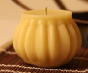 Candela fatta a mano 100% pura cera d'api a forma di zucca 100% cotone stoccato - Foto 1 di 4