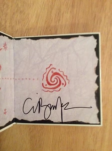 Signé Clive Barker Sdcc 2005 Yaboo à Ressort Tribe Art Droit D'Asile Peluche - Picture 1 of 12