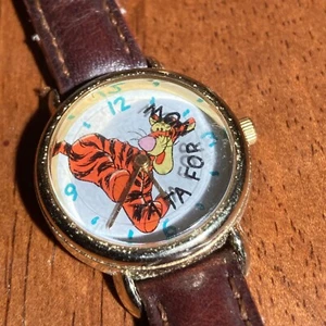 Reloj Timex Pooh Tigger Mujer Ta Ta Por Ahora Correa de Cuero Funciona con Batería Nueva - Imagen 1 de 9