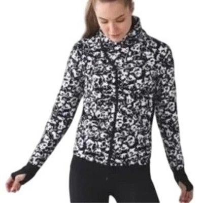 Sudadera floral con cremallera blanca y negra talla 6 Lululemon para mujer Foto 1 de 4