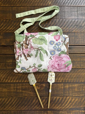 Williams Sonoma Canton Rose Apron &Mini Famille Rose Spatulas w Gold Handle Read - Image 1 of 4