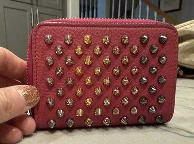 Monedero Christian Louboutin Spike Panettone rosa y rojo Foto 1 de 4