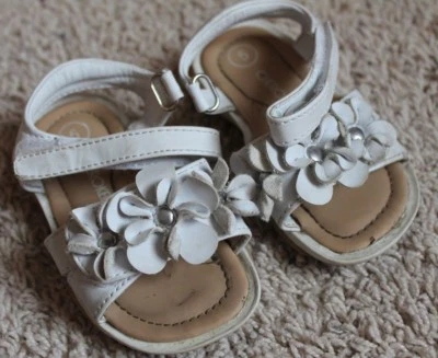 Sandálias brancas infantis Cherokee tamanho 5 - Imagem 1 de 4