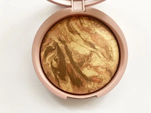 LAURA GELLER B n B Foundation - 9g Color: Deep - Closer to Medium deep - Picture 1 of 3