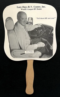 Винтажная реклама Lazy Days R.V. Центральный картонный ручной вентилятор 12,5 дюйма Tampa (#692) - Изображение 1 из 2