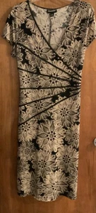 Connected Apparel Damenkleid mit Flügelärmeln Faux Wickeloptik schwarz hellbraun Druck Größe 16 - Bild 1 von 4