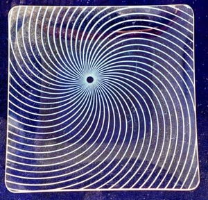 Placa cuadrada acanalada de vidrio retro vintage remolino atómico Margaret Casson 14 cm - Imagen 1 de 3