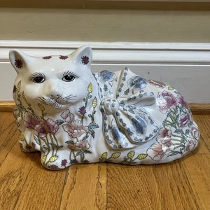 Vintage WBI Cat Figure Ceramic Floral Hand Painted Flowers with Large Blue Bow - Picture 1 of 17