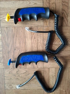 Carrera Digital 124 / 132 Zwei Handregler (drahtgebunden), 30340, sehr gut - Bild 1 von 3