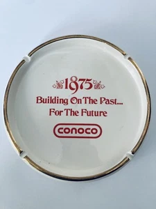 Grand cendrier rond en porcelaine vintage 100ème anniversaire logo Conoco 6,5" - Photo 1/3