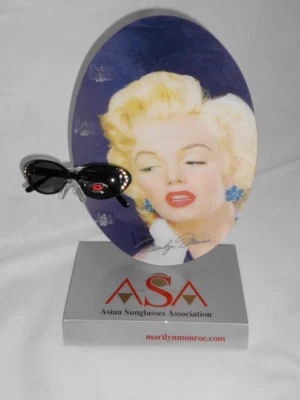 Marilyn Monroe Sonnen- Brille schwarz /blau  mit OVP und Tuch Neu siehe Fotos - Bild 1 von 4