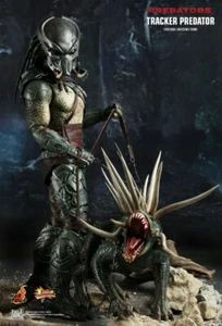 Hot Toys MMS 147 Predators 1/6th scale Tracker Predator with Hound (New) - Picture 1 of 9