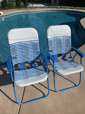 2 sillas de césped plegables vintage de tubo de gelatina de vinilo azul Foto 1 de 4
